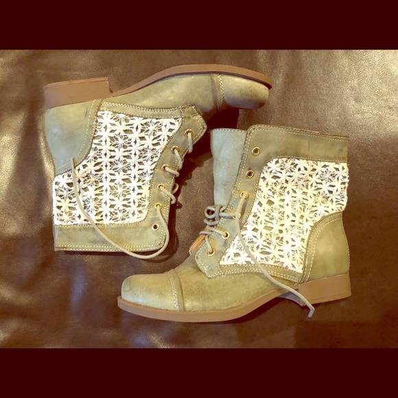 Green Lacey boots - Picture 1 of 4